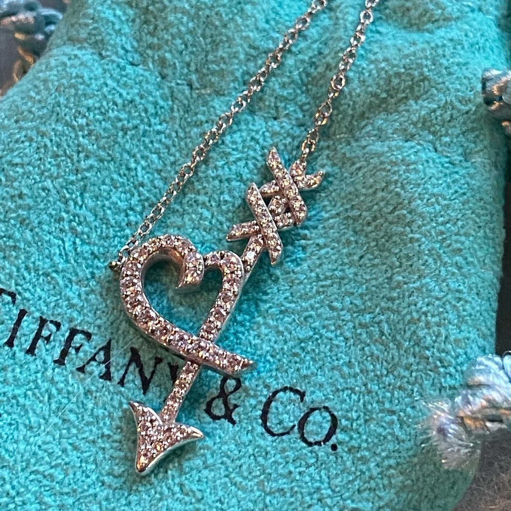 Tiffany & Co Paloma Picasso Graffiti Heart Arrow Necklace 18K Gold Diamonds Box